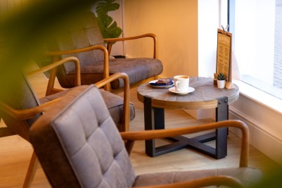 salisbury-chair-lifestyle-credit-the-auction-cafe